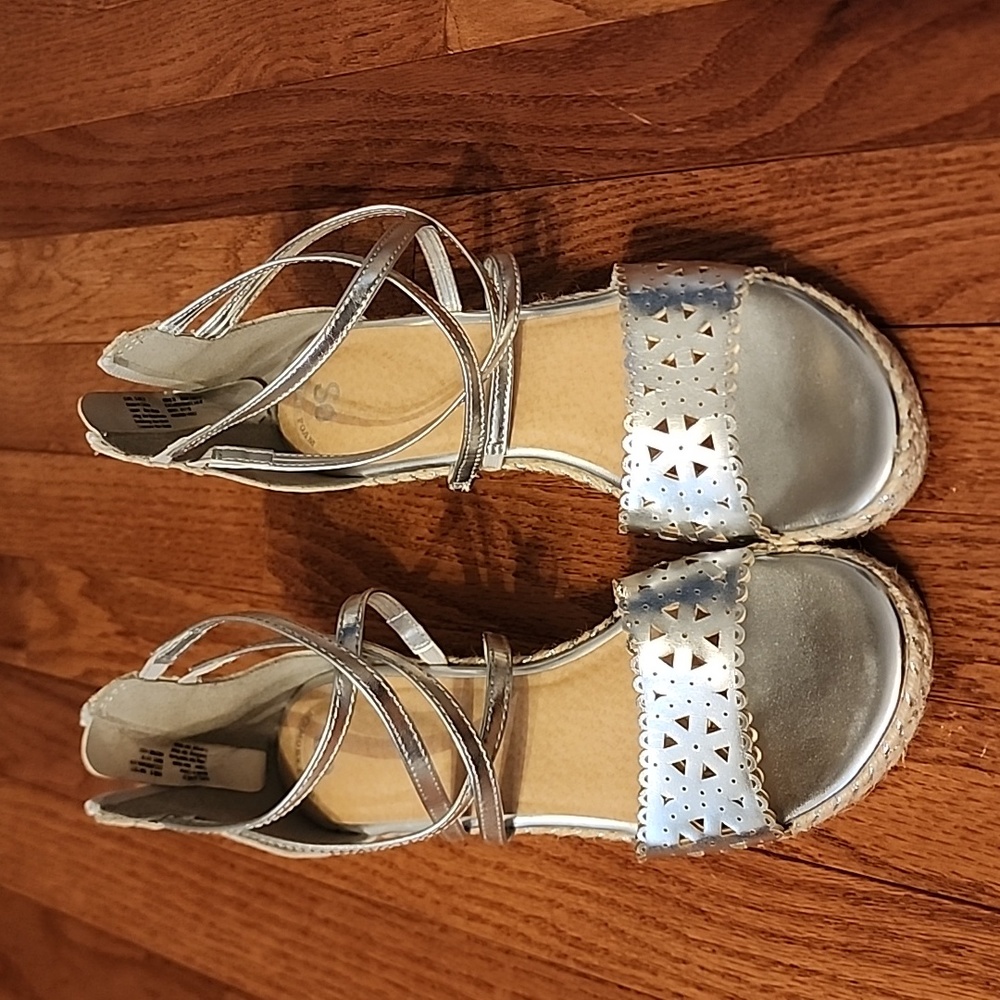 SO Silver Platform Sandal, Size 5